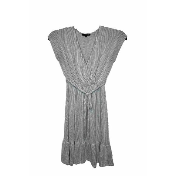 Caution‎ to the Wind Women's Size M Gray White Stripe V-Neck Knee Length Dress - Picture 1 of 12